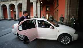 El presidente de México subió a su colega Pedro Sánchez al auto en el que se transporta el tabasqueño