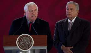 El secretario de Agricultura en una presentación con el presidente López Obrador