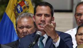 El líder opositor se declaró presidente legítimo del país sudamericano