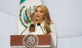 La actriz mexicana dijo que al expresidente Peña Nieto siempre le entregó su amor