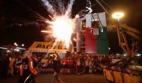 Una figura del expresidente Enrique Peña Nieto arde en el Carnaval de Mazatlán, Sinaloa