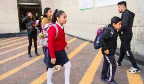 Unos estudiantes de una primaria en la Ciudad de México; la entidad suspendió las clases para este jueves