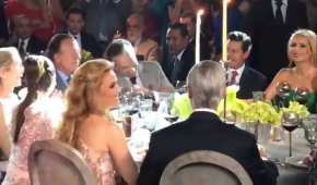 La mesa en la que se sentó Julio Iglesias y Enrique Peña Nieto