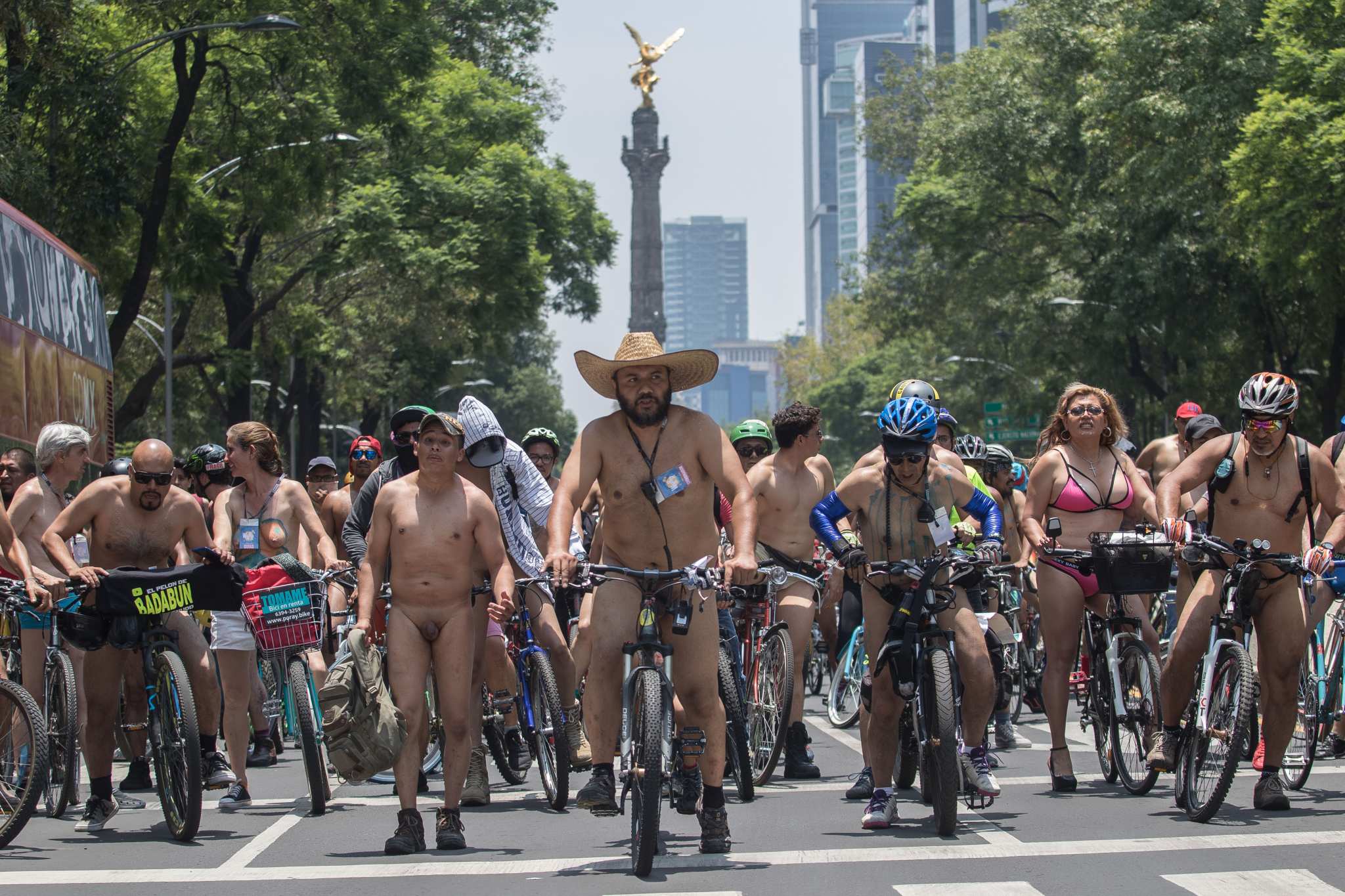FOTOS: Ciclistas mujeres y hombres pasean desnudos en CDMX.