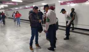 Usuarios del Metro fueron revisados por elementos de la Policía del Transporte y la Guardia Nacional