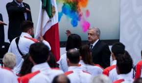 Deportistas mexicanos y AMLO en Palacio Nacional el 15 de julio