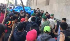 Policías militares fueron golpeados por manifestantes