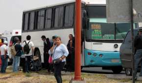 Usuarios de transporte público en el Edomex tras ser víctimas de asalto