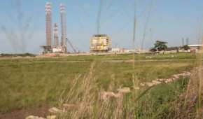 En las inmediaciones del puerto marítimo Dos Bocas, se trabaja en la construcción de la nueva refinería