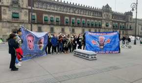 Un grupo de aficionadaos y cooperativistas se reunieron en la Plaza de la Constitución para aplaudir la salida de Garcés Rojo