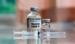 AstraZeneca alzó la mano para distribuir una vacuna desarrollada por la Universidad de Oxford
