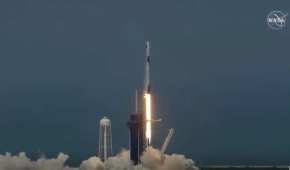 SpaceX se convirtió este sábado en la primera empresa privada en enviar astronautas de la NASA al espacio.