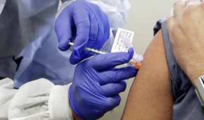 En todo el mundo, una docena de posibles vacunas están en las etapas iniciales de las pruebas.