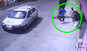 Las cámaras de una calle en el municipio de Ecatepec captaron el momento de un asalto a una enfermera