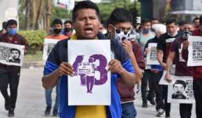 Marcha para conmemorar el sexto aniversario de la desaparición de 43 normalistas