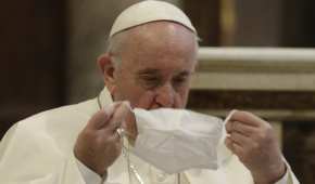 El pontífice ha sido cuestionado por no usar todo el tiempo el cubrebocas