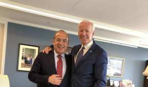 El expresidente presumió su foto del recuerdo con el ahora presidente electo Joe Biden.