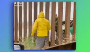 Un agente de migración fue captado comprando tamales en plena frontera de Tijuana