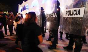 La noche del lunes, policías en Cancún dispararon al aire para dispersar una protesta por el feminicidio de 'Alexis'