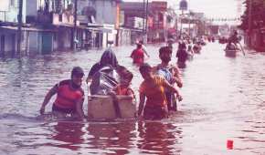 Decenas de familias dejaron sus hogares porque se encuentran totalmente inundadas