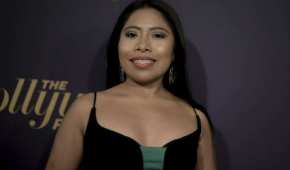 La actriz mexicana portó seis diferentes atuendos para el evento, la mayoría de diseñadoras y diseñadores latinos