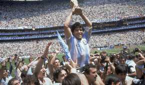 Maradona alzó la Copa Mundial tras la victoria de Argentina 3-2 ante Alemania