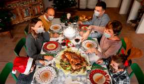 Si deseas celebrar Navidad con tu familia, sigue las recomendaciones de los expertos