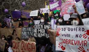 Decenas de mujeres de San Pablo Oztotepec en la alcaldía Milpa Alta de la Ciudad protestaron en las calles principales por los feminicidios