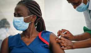 Autoridades indicaron que ante la demora de los envíos de vacunas, África podría tener una "guerra"
