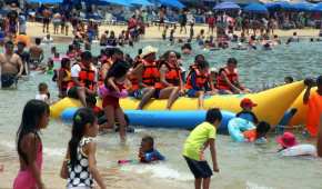 Cofepris y autoridades de salud estatales analizaron 265 playas en 70 destinos turísticos