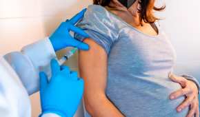 Un estudio da luz sobre la inmunidad en bebés luego de que sus madres recibieran un vacuna COVID-19