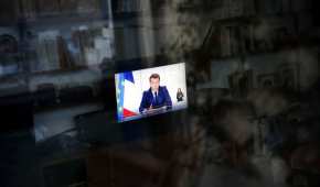 El presidente francés Emmanuel Macron anunció el miércoles un cierre nacional escolar de tres semanas