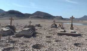 La sequía en Sinaloa ha provocado que emerjan tumbas del fondo de la presa Bacurato