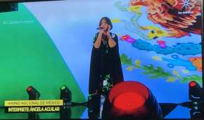 Ángela Aguilar recibe críticas por su interpretación del Himno Nacional en la pelea del 'Canelo' Álvarez