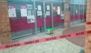 Una cabeza de cerdo fue colocada a fuera de un módulo del INE, en Zapopan, Jalisco