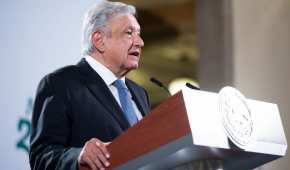 El Presidente asegura que la publicación británica interviene en política mexicana