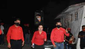 La candidata a la alcaldía de Cuitzeo, Michoacán,  fue atacada a balazos la noche de este domingo cuando viajaba con su familia.