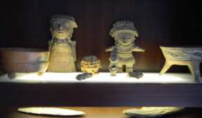 Entre las piezas arqueológicas hay figuras antropomorfas elaboradas en barro, cajetes y vasijas