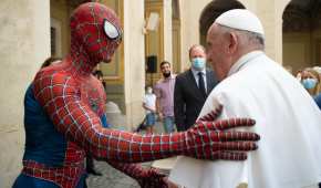 "Spiderman" y el Papa Francisco tuvieron un cordial encuentro en el Palacio Apostólico de la Ciudad del Vaticano