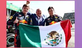 Antonio Pérez celebrando el tercer lugar de su hijo en la F1 de México