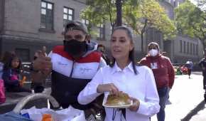 La jefa de Gobierno causó polémica por comer tacos de canasta en la calle