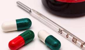 El fármaco recién autorizado será distribuido en hospitales públicos del país, confirmó AMLO