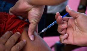 Las personas de entre 40 a 49 años ya pueden recibir su refuerzo de la vacuna COVID