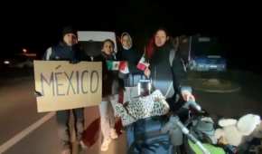 Abandonan a Ucrania y son recibidos por el embajador de México en Rumania