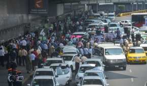 Los choferes pidieron frenar la entrada de taxis por aplicación al AICM
