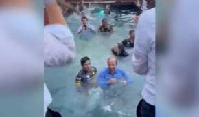"Checo" se lanzó al agua junto a Felipe Calderón