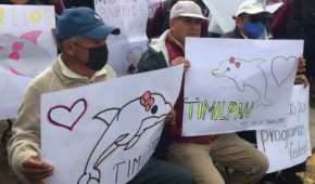 Un grupo de habitantes mostraron carteles en apoyo a la titular de la SEP