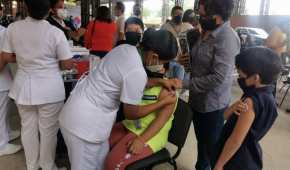 En Salina Cruz, aplicaron vacunas con la fecha de caducidad vencida