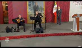 El cantautor agradeció a AMLO la generosidad de México con Cuba