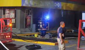 Delincuentes quemaron una tienda de autoservicio